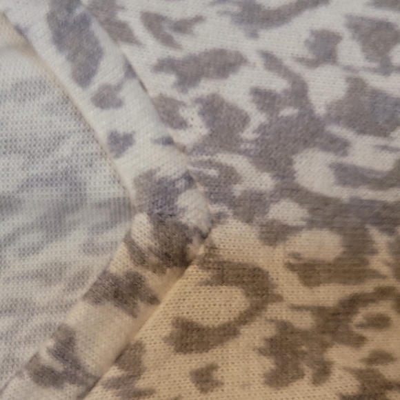 Express Sweater - Picture 5 of 10